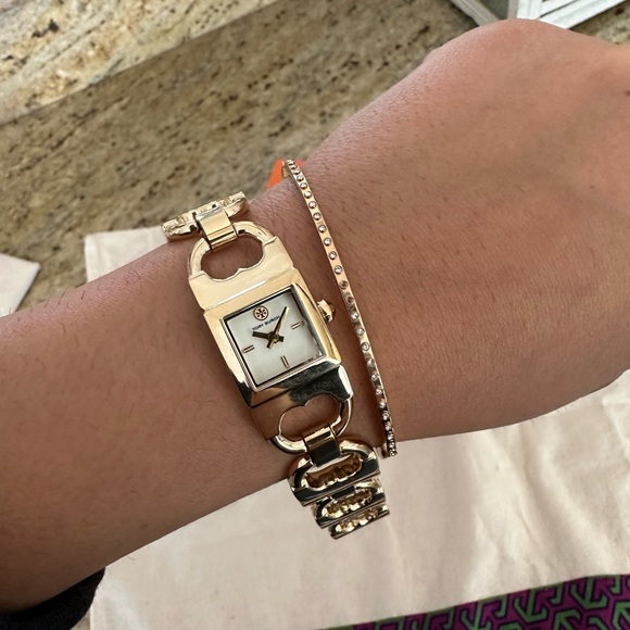 New Tory Burch signature T link gold watch - Picture 2 of 9